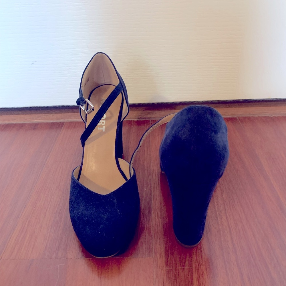 Report blue suede shoes. Size 8. Never worn. New condition